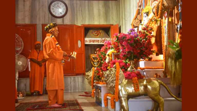 ग्रामीण विकास के लिए समर्पित योगी आदित्यनाथ